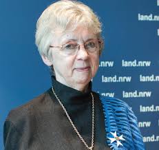 Helga Albert-Schulz aus Warendorf Helga Albert-Schulz hat sich vor allem  durch ihr soziales Engagement auszeichnungswürdige Ver