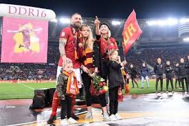 Guarda tutta la nostra gallery su daniele de rossi. Perpisahan Emosional Daniele De Rossi Dengan As Roma Okezone Bola