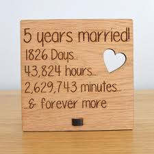 As wood is the customary 5 year anniversary gift, this list contains some unusual and stunning wooden items which stick to tradition while adding a beautiful modern twist. Ideas 5th Wedding Anniversary Design Ideas Info