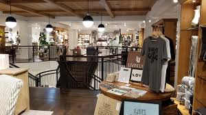 Pottery barn kids ofrece todo para que diseñes y decores el cuarto de tus hijos desde su cama hasta su baño, crea el espacio perfecto para ellos. Pottery Barn Lenox Square Mall Pop Up Shop Livin Life