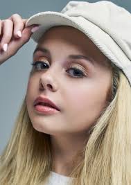 Fan Casting Mallory James Mahoney as Ivy in The Gossip Girlz