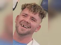 Gangster Stephen 'Pablo' Reilly's pals go viral with boozy graveside party 