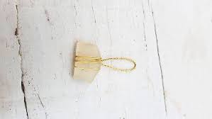 Viele diy anleitungen habe ich man lange im kopf bevor sie auf diesem diy blog veröffentlicht werden. Anhanger Aus Strandgut Glas Und Goldenem Draht Hand Im Gluck