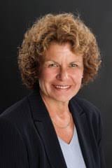 Elizabeth Rossman's Instagram, Twitter & Facebook