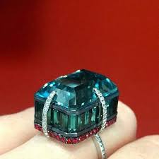 I M Literally Gobsmacked And Obsessed With This Rings Amazing Setting Repost From Laurenadrianajewellery Fall Jewelry Trends Jewelry Trends Amazing Jewelry