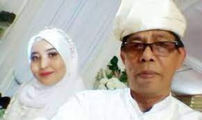 Pelawak terima anugerah khas juri bagi penglibatan 37 tahun dalam bidang seni. Kerana Busana Perkahwinan Isteri Ar Badul Terkejut