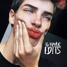 Manu has a special account where he runs hiss special vlogs telling about his current life. Manu Rios Startseite Facebook