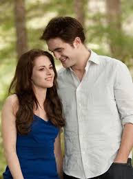 Роберт паттинсон и кристен стюарт послание фанатам сумерек спустя 10 лет. Robert Pattinson Otmetil Svoj Den Rozhdeniya S Vozlyublennoj Taliej Barnett I Druzyami Hello Russia