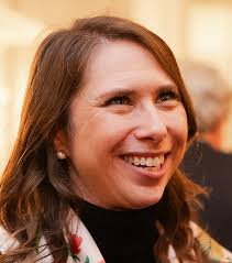 Kelly Gee's Instagram, Twitter & Facebook