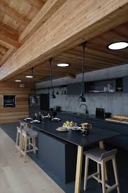 Cuisine Noir Mat Chalet Moderne Beton Et Meleze Cuisine Moderne Chalet Moderne Cuisine Contemporaine