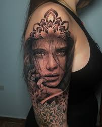 Composición romana⚜️ ¡Acerca la imagen para ver el detalle! Pieza realizada  en once horas de trabajo, distribuidas en dos sesiones. Atendiendo citas en  mi estudio de arte privado en Barquisimeto📍 IG: @costablancastudio