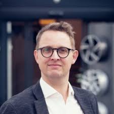 I går nåede jeg en kæmpe milepæl, da jeg bestod den mundtlige  revisoreksamen og snart kan kalde mig statsautoriseret revisor! Der skal  lyde en kæmpe tak til min kæreste, børn, familie, venner