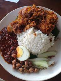 Tetapi ia menjadi makanan kegemaran orang malaysia. I Ate Nasi Lemak Coconut Rice Spiced Herb Fried Chicken Roasted Peanut Fried Anchovies Boiled Egg And Chilli Paste Nasi Lemak Spicy Recipes Food