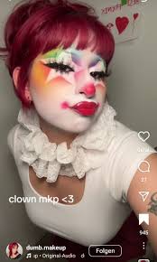 Penelope Hicks (poisonberrypie1)