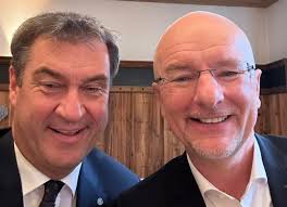 Herzlich willkommen in der CSU-Familie, Alexander Putz! Er ist ein starker  Oberbürgermeister in Landshut und jetzt auch in der richtigen Partei 😉 Wir  freuen uns auf eine weitere starke kommunalpolitische Stimme. Damit