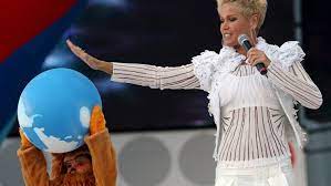 She was the first brazilian to appear on forbes magazine's list of richest artists in the world, with an annual gross income of us$19 million in 1991. Brasiliens Musik Begeistert Mit Heftigen Kontrasten Stars Des Pop Von Xuxa Bis Sepultura