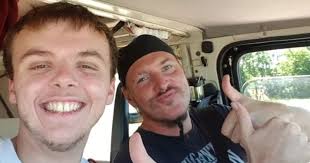 À 23 ans, il s'apprête à faire le tour du monde en auto-stop pendant 4 ans,  avec seulement 10 € par jour