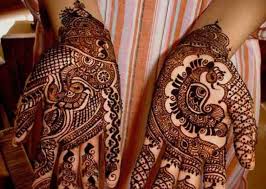 Its look attractive when girls decorate their backhand with simple and short mehndi. 25 Latest Peacock Mehndi Designs For Hands
