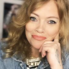 lesley roy (@lesleyroyreal)