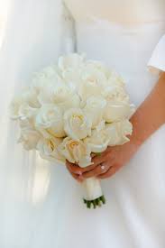 Duftrosen zierstämme hochstämme rosen bis 10 euro schnell versandfertig sale% fundgrube. Hochzeitsstrauss Aus Cremefarbenen Rosen Heiraten Mit Braut De