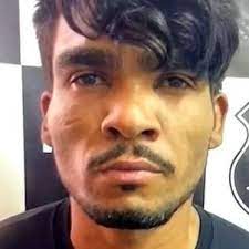 O serial killer do df lázaro barbosa, 32 anos, que segue perseguido pela polícia há mais de duas semanas, chegou a obrigar reféns a rezarem a oração do pai nosso e tirou foto das vítimas sem. Imagens Fortes Lazaro Barbosa Morre Apos Ser Baleado Pela Policia De Goias Durante Troca De Tiros Divinews Com