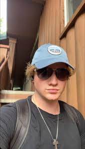 Denise Holt's Instagram, Twitter & Facebook