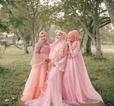 Pecinta ibu2 berkerudung ceruti/sipon/paris retweeted. 33 Model Gaun Pesta Untuk Wanita Hijab Yang Wajib Dimiliki Updated 2021 Bukareview