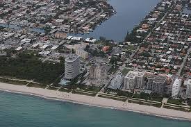 In miami beach (florida) ist gegen 2 uhr morgens (ortszeit) ein teil eines hochhauses eingestürzt. Jdyjdqfkuojf M