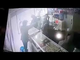 Untuk pilihan produk lainnya kunjungi instagram kami @tokoemasgadjah. Toko Emas Di Rampok Di Tengah Keramaian Pasar Gaji Tegowanu Youtube