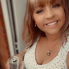 Amy Lea's Instagram, Twitter & Facebook