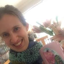 Fiona (@fiona.read.art) • Instagram photos and videos