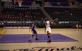 Poshmark makes shopping fun, affordable & easy! Michael Jordan Und Kobe Bryant Kobe Und Jordan Wallpaper 907x567 Wallpapertip