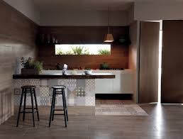 La mayoría de las grietas que salen en las paredes no tienen importancia, pero hay algunas que puede. Tendencias En Porcelanatos Para Paredes De Cocina Edificor Blog De Diseno Y Construccion