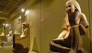 باليونانية ὑκσώς, ὑξώς، هم شعوب بدائية وبدوية من أصول مختلفة دخلت مصر من الشرق في فترة ضعف خلال نهاية حكم الدولة الوسطى تقريباً في نهاية حكم الأسرة الرابعة عشر. Ø¨Ø§Ù„ØµÙˆØ± Ø§ÙƒØªØ´Ø§Ù Ù„ÙˆØ­Ø© Ø£Ø«Ø±ÙŠØ© Ù„Ù…Ù„ÙƒØªÙŠÙ† Ø­Ø±Ø±ØªØ§ Ù…ØµØ± Ù…Ù† Ø§Ù„Ù‡ÙƒØ³ÙˆØ³