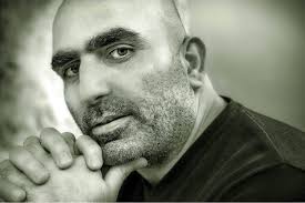 Alon Mizrahi שלא כמו סוכני ההפגרה בשירות בלפור, כישראלי שהוריו מגיעים  מארצות מוסלמיות, או מה שקרוי בשפה מוזרה משהו "מזרחי", אסונות בארצות ערביות  מעציבים אותי במיוחד, מהסיבה הפשוטה שהאנשים האלה מרגישים מאוד