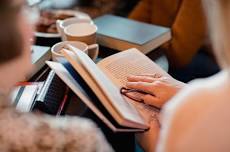 Ahead of the Reading Curve Book Chat