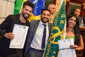 João Felipe Drumond recebe medalha Pedro Ernesto pelo trabalho social da  Imperatriz Leopoldinense