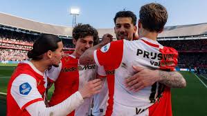 Pierre van Hooijdonk ziet nieuwe steunpilaar opstaan bij Feyenoord