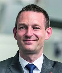 Welten verschmelzen: Maschinen steuern Roboter