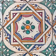 Die kleineren orientalischen wandfliesen zeigen zumeist flächige ornamente, die größeren arabischen wandfliesen sehr fein ausgearbeitete strukturen. Handbemalte Fliese Samia 15x15 Maghreb Art