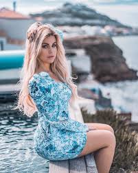 Epingle Sur Carla Moreau