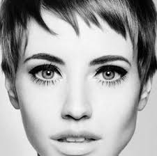 Women with round faces or chubby cheeks sometimes feel that they have to wear their hair long or add extensions to draw attention away from a plumper visage. Hairstyles For Round Faces Inspiring Ideas For Women Of All Ages