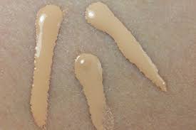 It diminishes age spots, enhances the skin's clarity and evens. Clinique Even Better Glow Foundation Auftrag Haltbarkeit Innenaussen