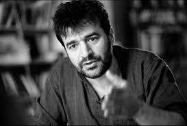 Bleri Lleshi reageert op “jaar van de angst” met pleidooi voor ware liefde 