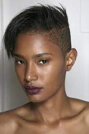 Coiffure Cheveux Courts Afro 10 Coupes Inspirees Pour Cheveux Crepus Coiffure Cheveux Courts Noir Cheveux Courts Afro Cheveux Courts Cheveux Courts Defrises