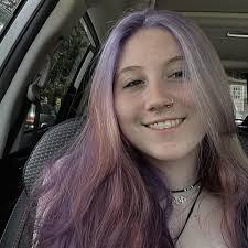 Elissa Carter's Instagram, Twitter & Facebook