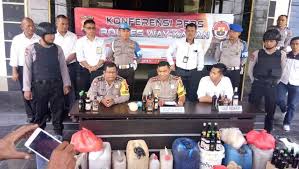 Dprd kabupaten lampung tengah merupakan lembaga perwakilan rakyat daerah yang berkedudukan sebagai unsur penyelenggara pemerintahan daerah. Polres Way Kanan Berhasil Mengamankan Ratusan Botol Miras Lampungvisual Com