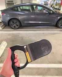 A bit of EV history in the wild –a GM EV1 paddle charger : r ...