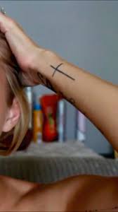 Attractive Simple Bird Tattoo On Hand Pin On Tatts