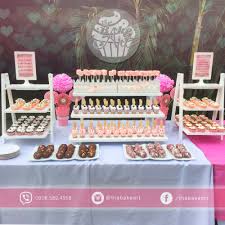 Wedding Dessert Buffet Mini Cupcakes Blueberry Cheesecake Shots Strawberry Cheesecake Shots Reese S Choco Golosinas Para Candy Bar Mesa De Dulces Golosinas